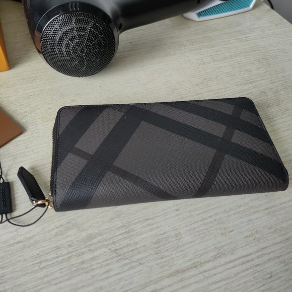 My Favorite Purse Burberry Long Wallet Card Holder - Picture 3 of 13